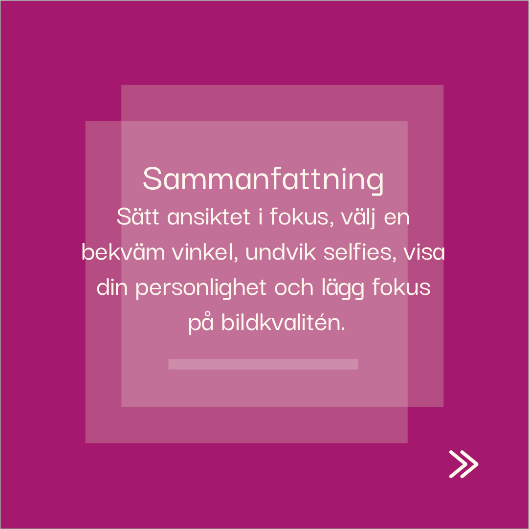 Grafik med rubriken 'Sammanfattning' i vit text mot en lila bakgrund. Texten lyder: 'Sätt ansiktet i fokus, välj en bekväm vinkel, undvik selfies, visa din personlighet och lägg fokus på bildkvalitén.' En pil pekar åt höger i det nedre högra hörnet.